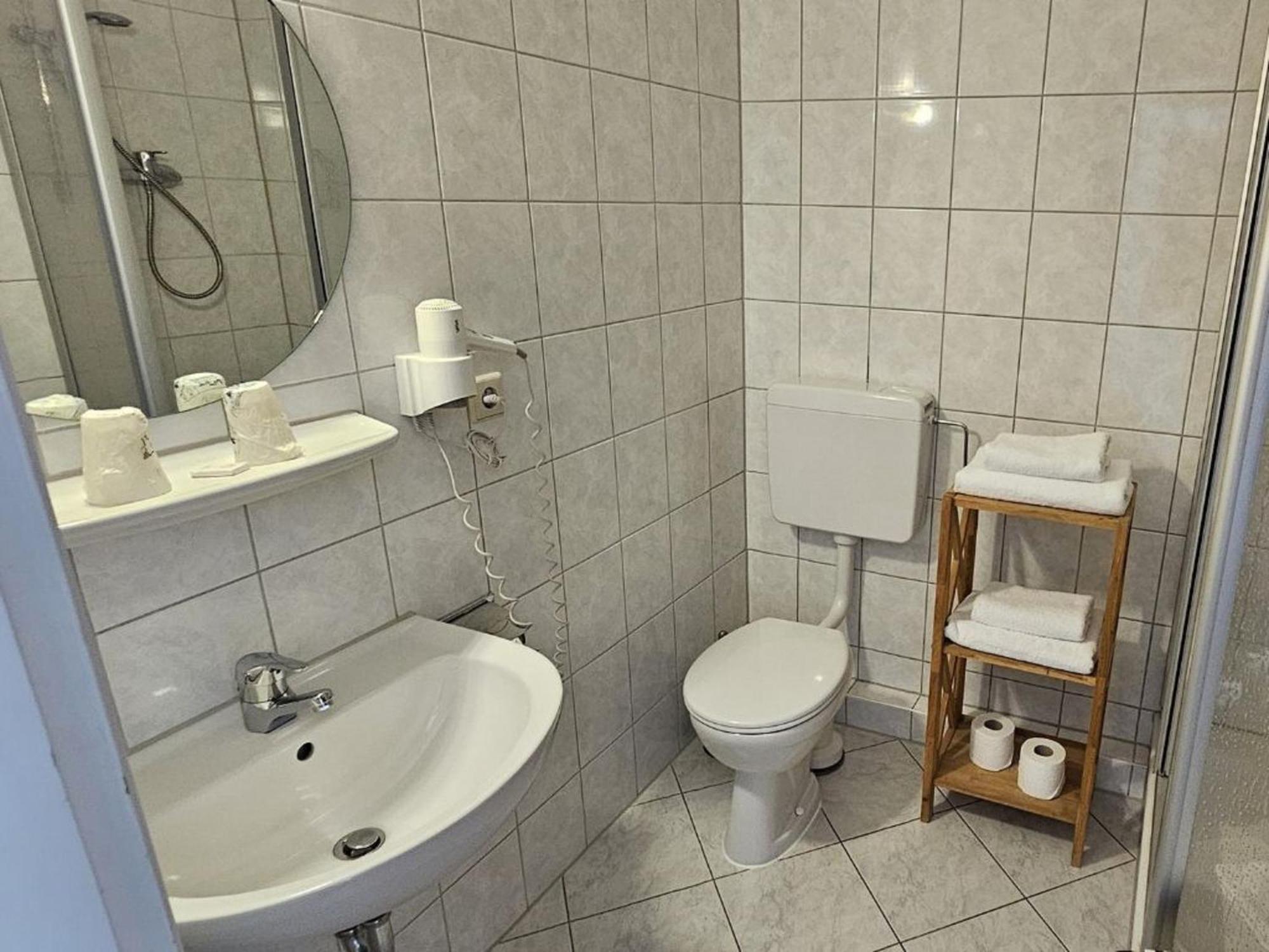 Hotel Hirsch ギュンツブルク エクステリア 写真