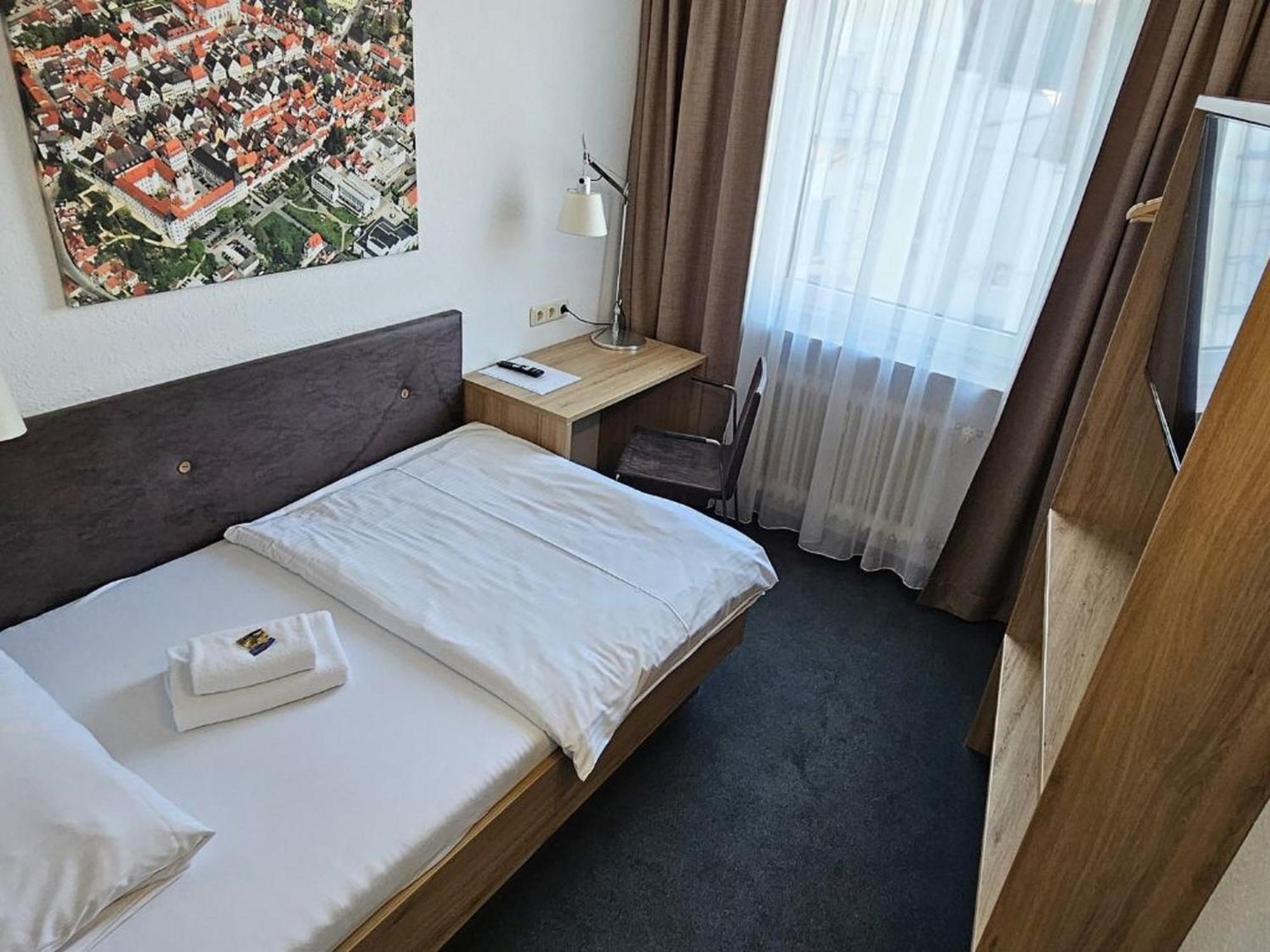 Hotel Hirsch ギュンツブルク エクステリア 写真
