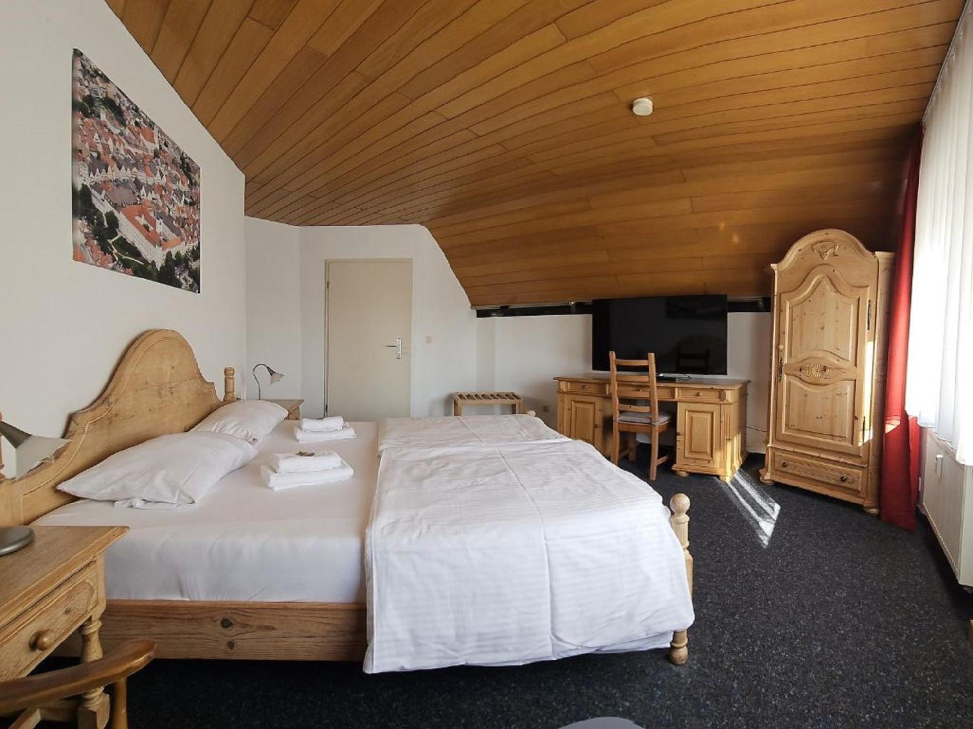 Hotel Hirsch ギュンツブルク エクステリア 写真