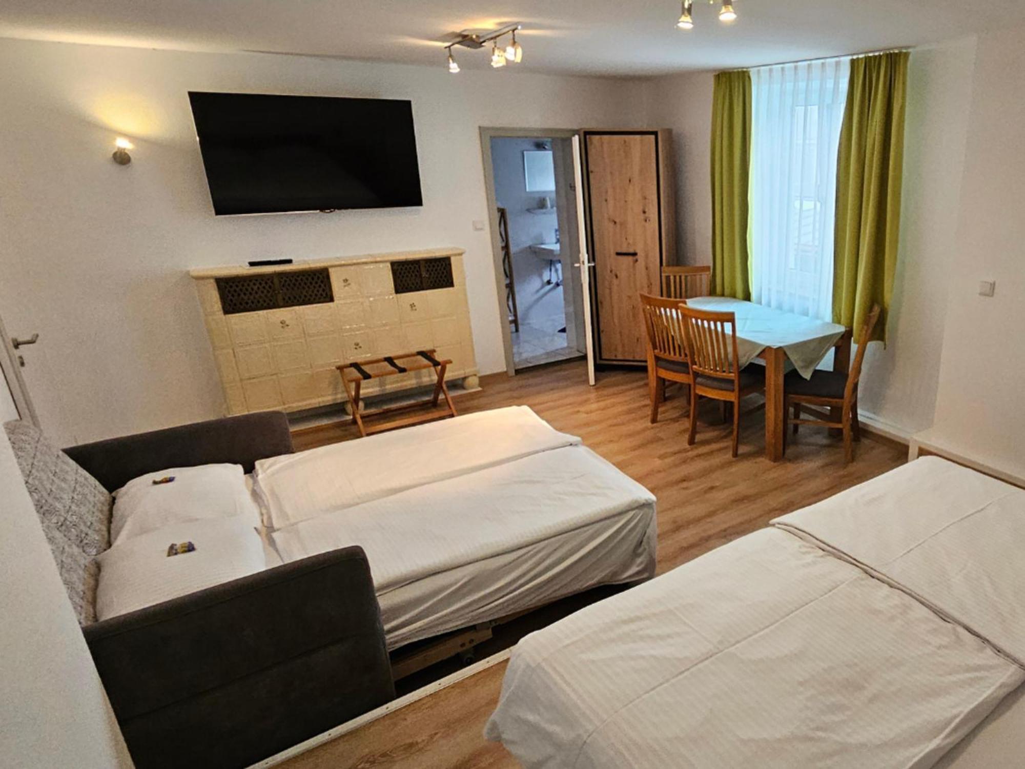Hotel Hirsch ギュンツブルク エクステリア 写真